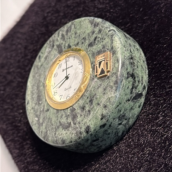 Vintage Green Marble Jade Like Heavy Gold Clock Benchmark - Picture 3 of 6